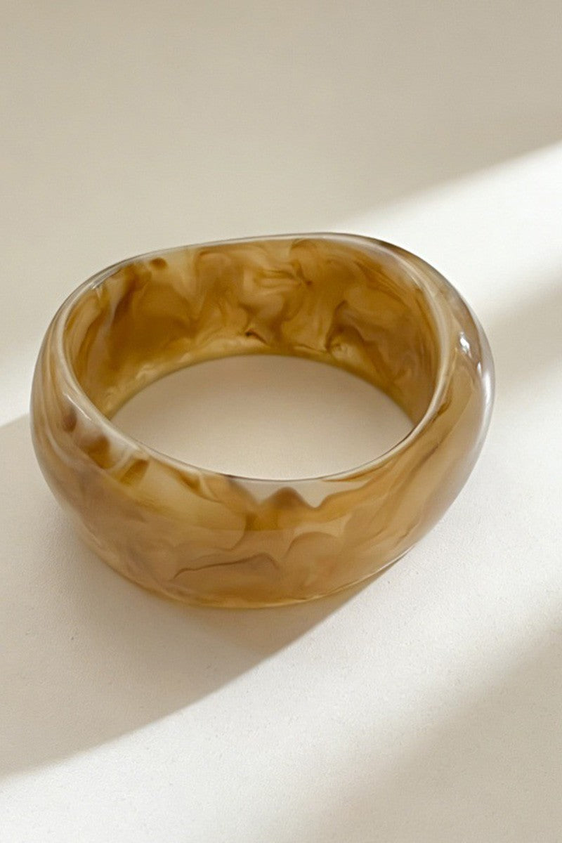 Resin Ombré Asymmetrical Smooth Bangle | VARIEDAD