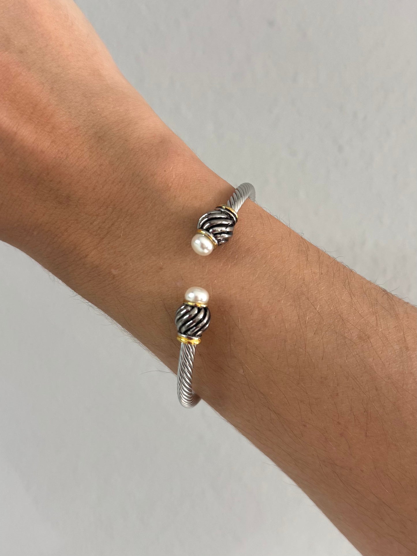 Thin Pearl Detail Bangle