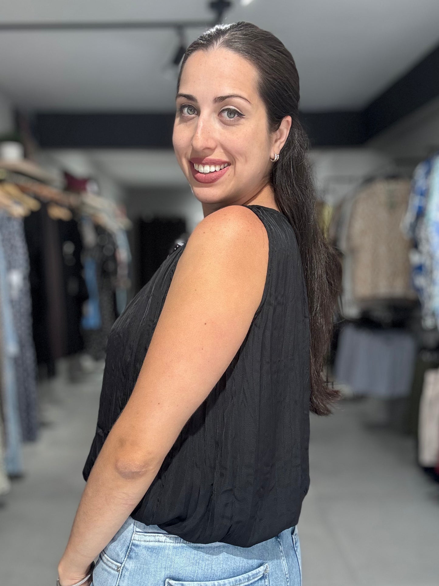 Bubble Trim Sleeveless Blouse | BLACK