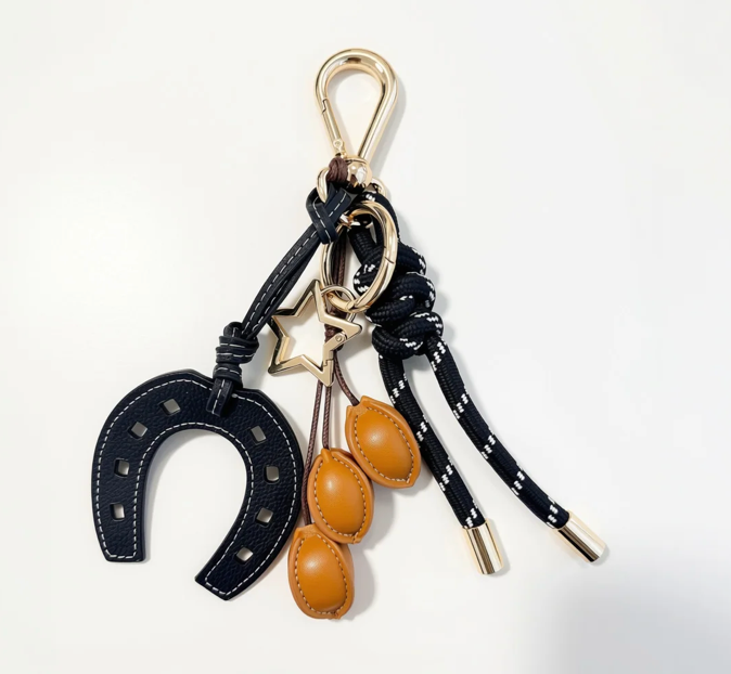 KEY CHAIN BLACK WITH CHARMS - BLACK HORSESHOE AND BROWN COFFEE BEANS