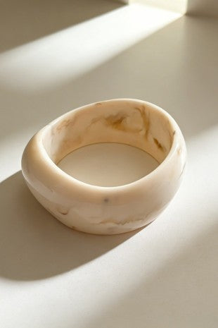 Resin Ombré Asymmetrical Smooth Bangle | VARIEDAD