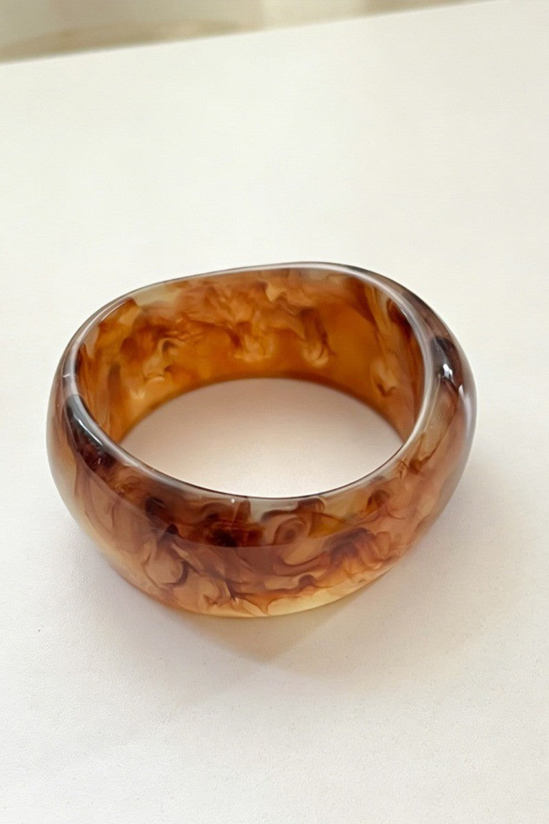Resin Ombré Asymmetrical Smooth Bangle | VARIEDAD