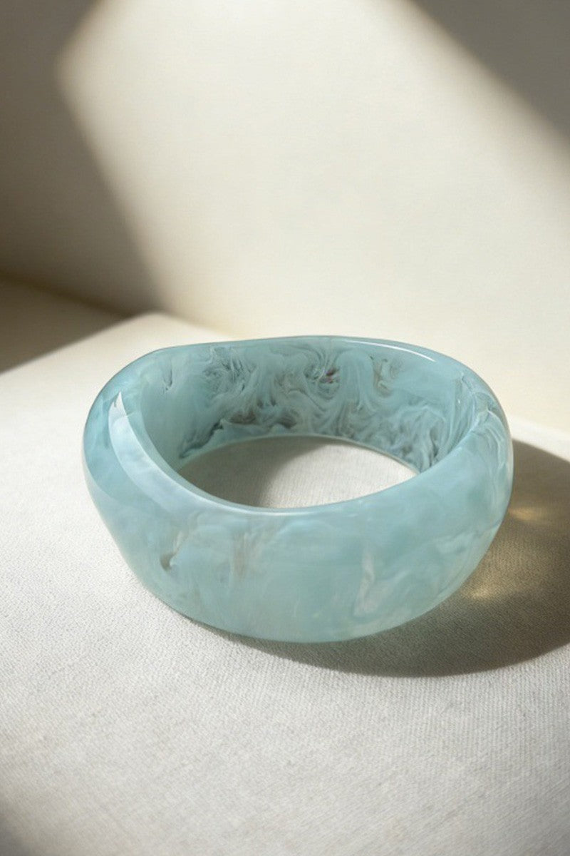 Resin Ombré Asymmetrical Smooth Bangle | VARIEDAD