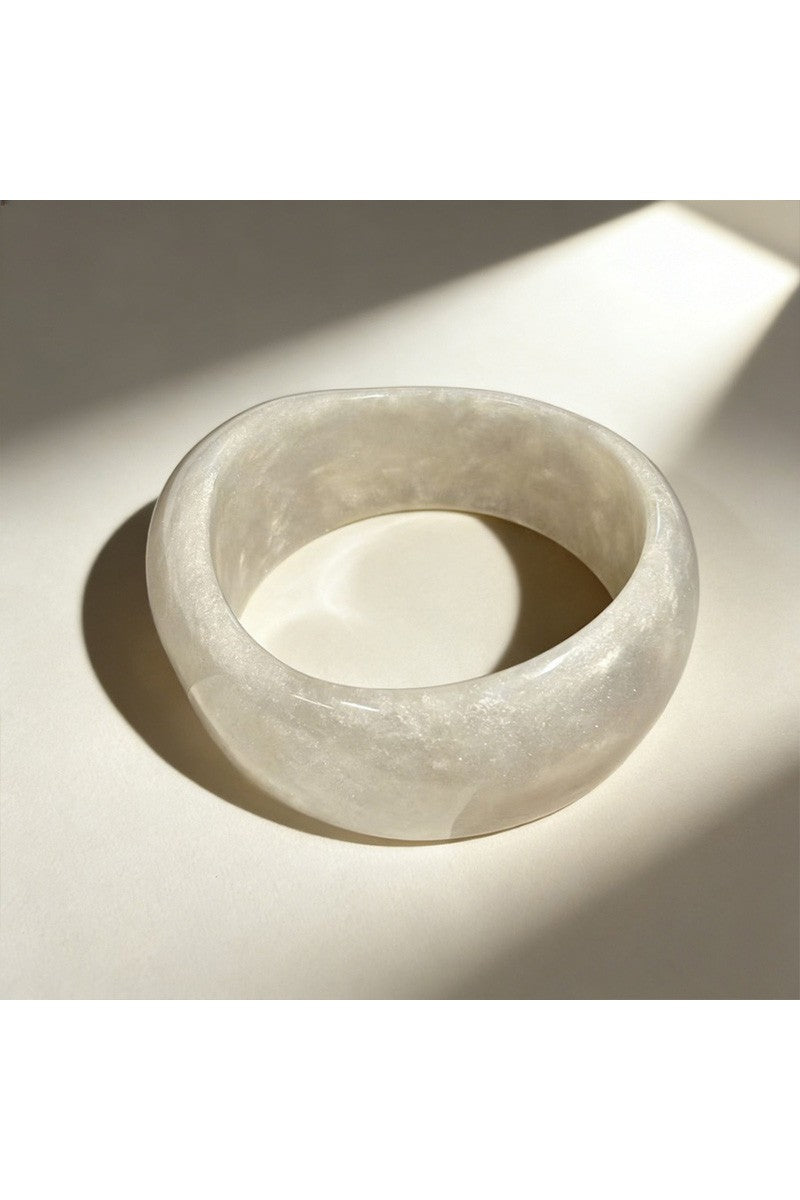 Resin Ombré Asymmetrical Smooth Bangle | VARIEDAD