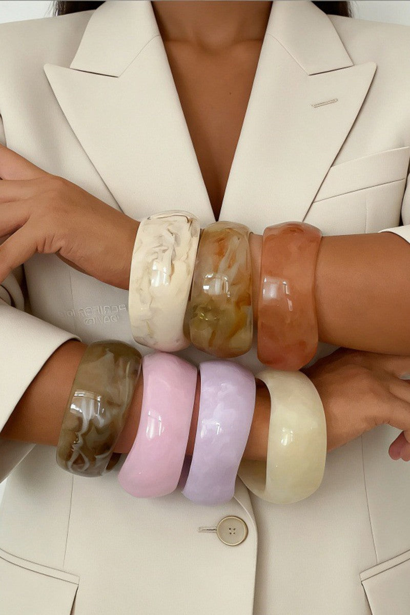 Resin Ombré Asymmetrical Smooth Bangle | VARIEDAD