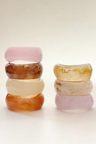 Resin Ombré Asymmetrical Smooth Bangle | VARIEDAD