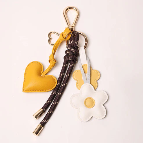 KEY CHAIN ESPRESSO WITH CHARMS | YELLOW HEART AND BROWN DAISIES