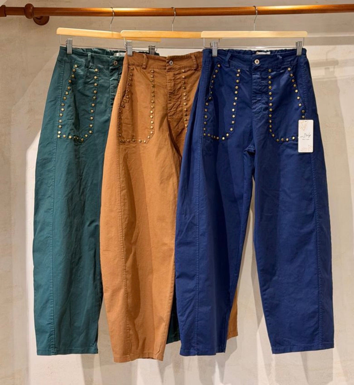 Studded Pockets Barrel Pant | VARIEDAD
