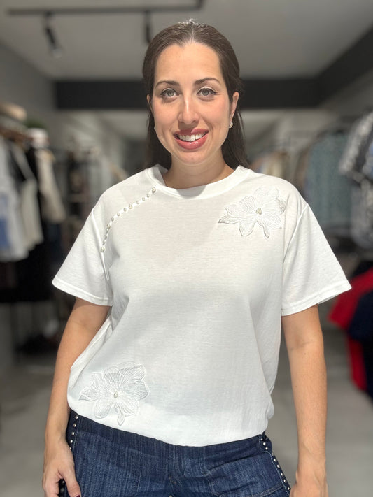 Floral Accent Tee | WHITE