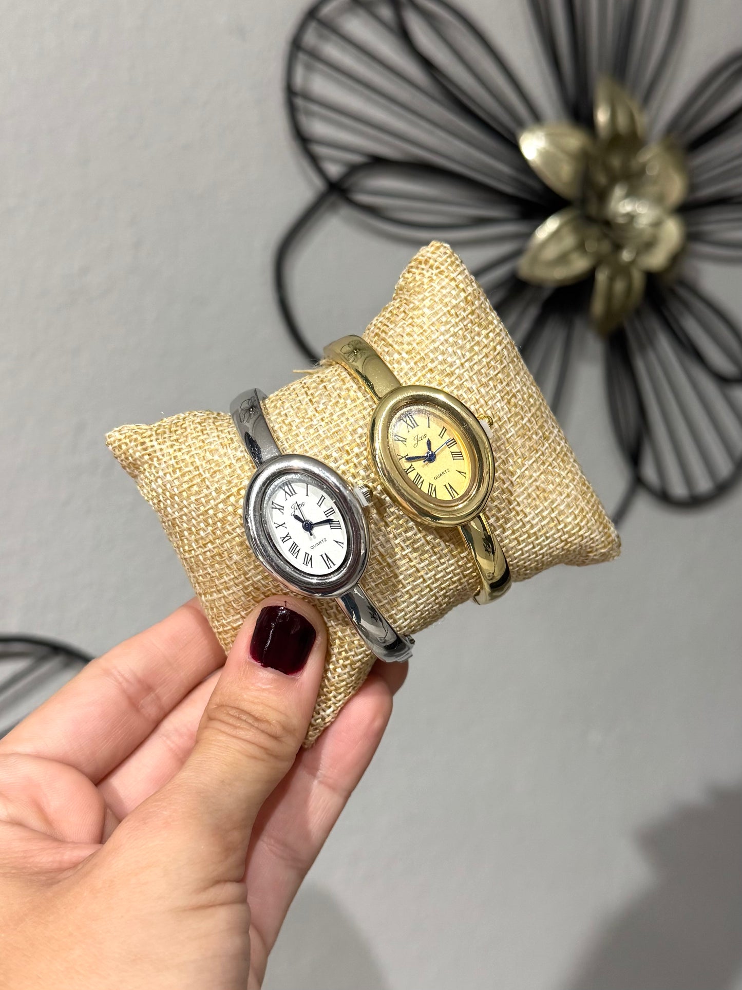 Oval Dial Bangle Watch | VARIEDAD