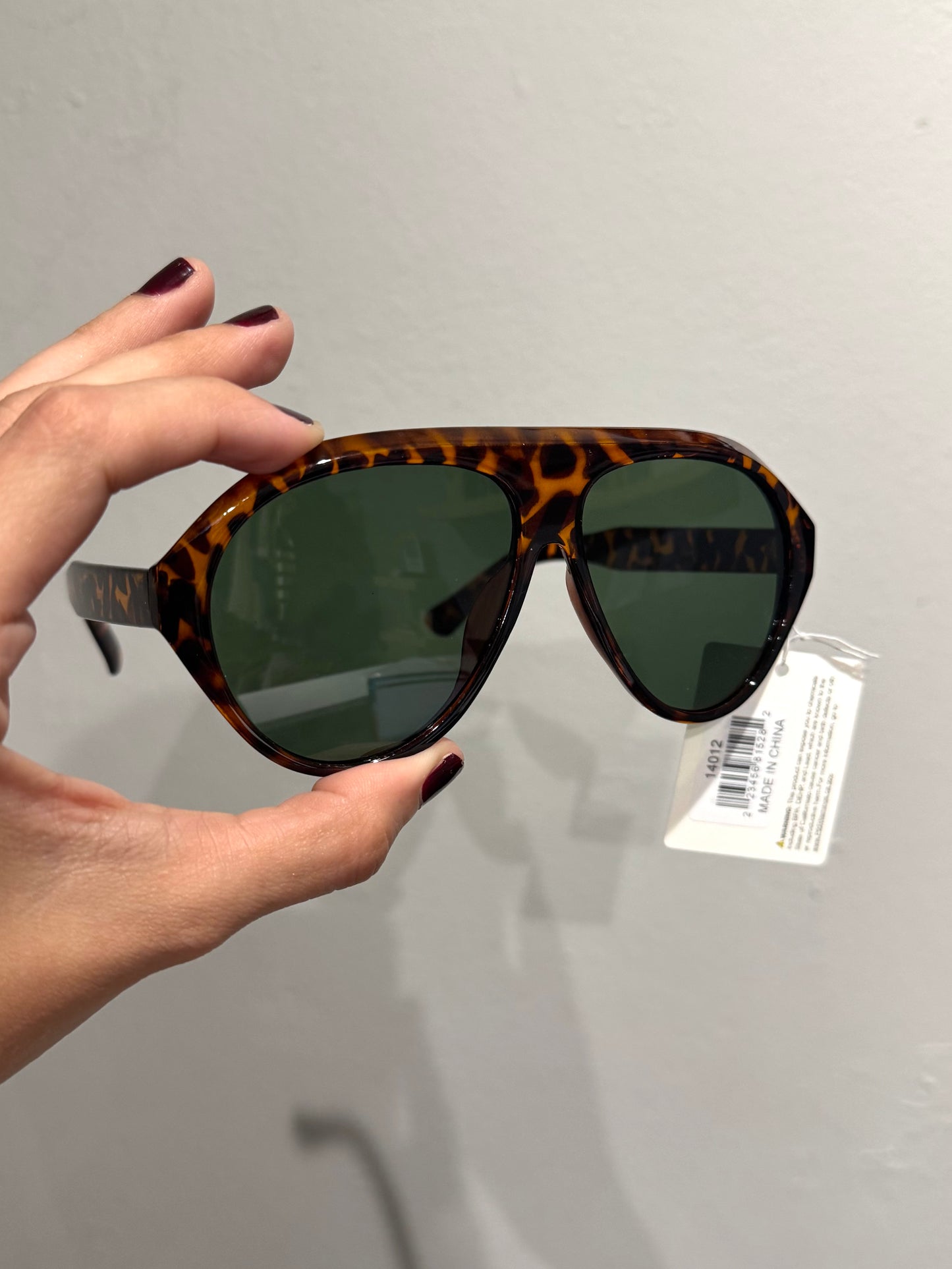 Modern Straight Round Sunglasses | VARIEDAD