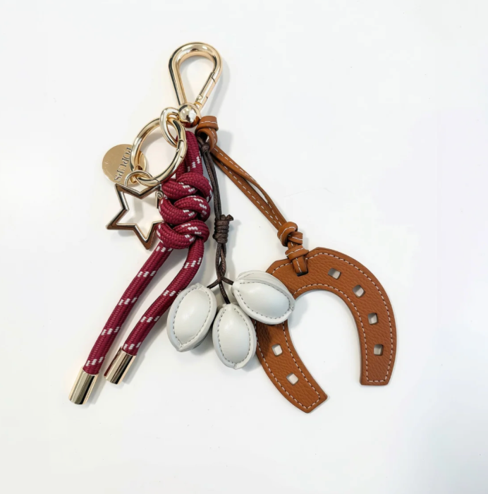 KEY CHAIN CLAY WITH CHARMS - WHITE COFFEE BEANS AND BROWN HORSESHOE