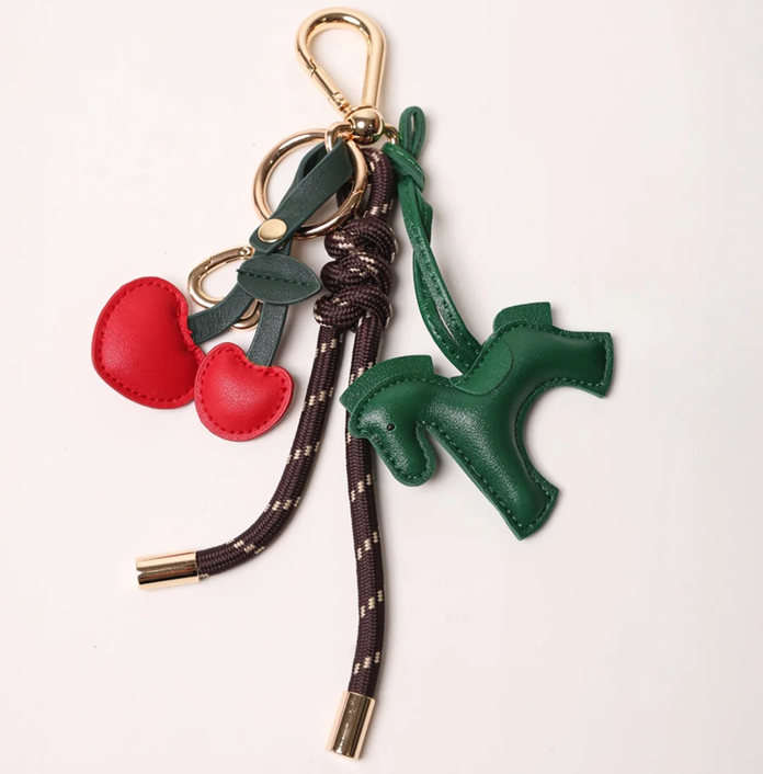KEY CHAIN ESPRESSO WITH CHARMS - GREEN HORSE AND RED HEART CHERRIES